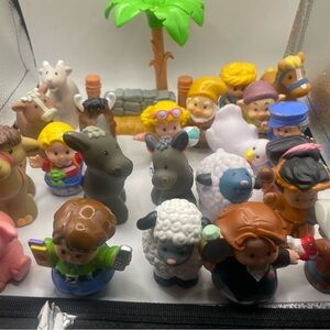 Fisher-Price Colorful Farm Friends Playset little people